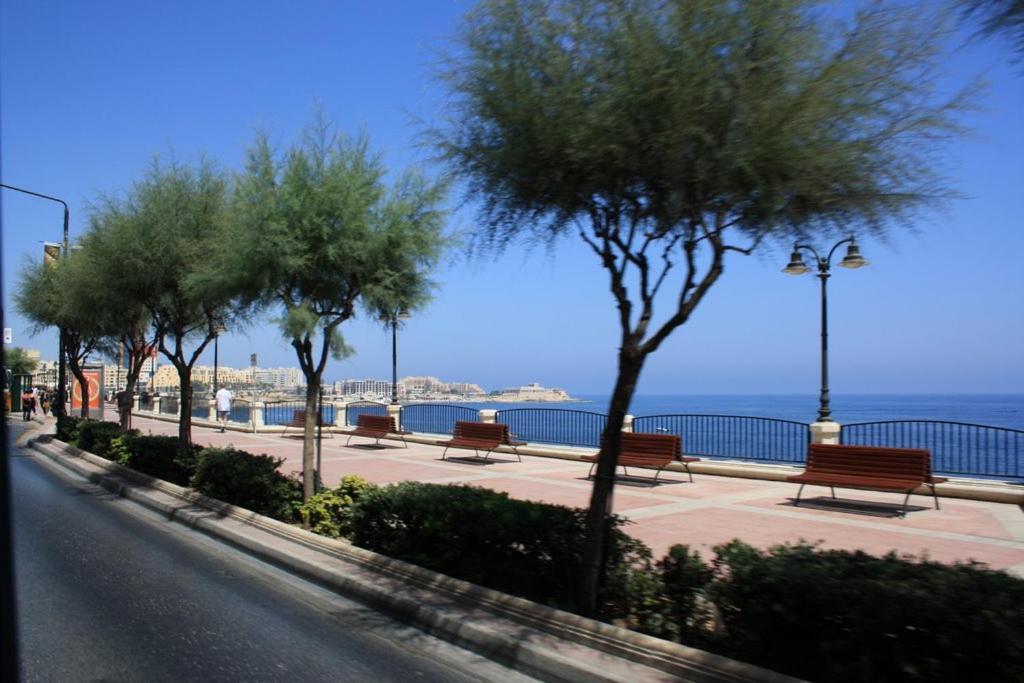 Modern Seaview Apartment In A Prime Location Σλιέμα Εξωτερικό φωτογραφία