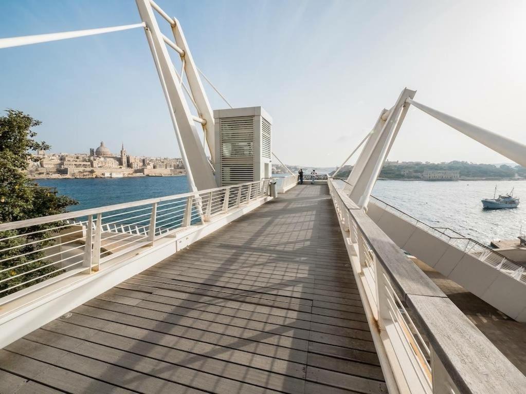 Modern Seaview Apartment In A Prime Location Σλιέμα Εξωτερικό φωτογραφία